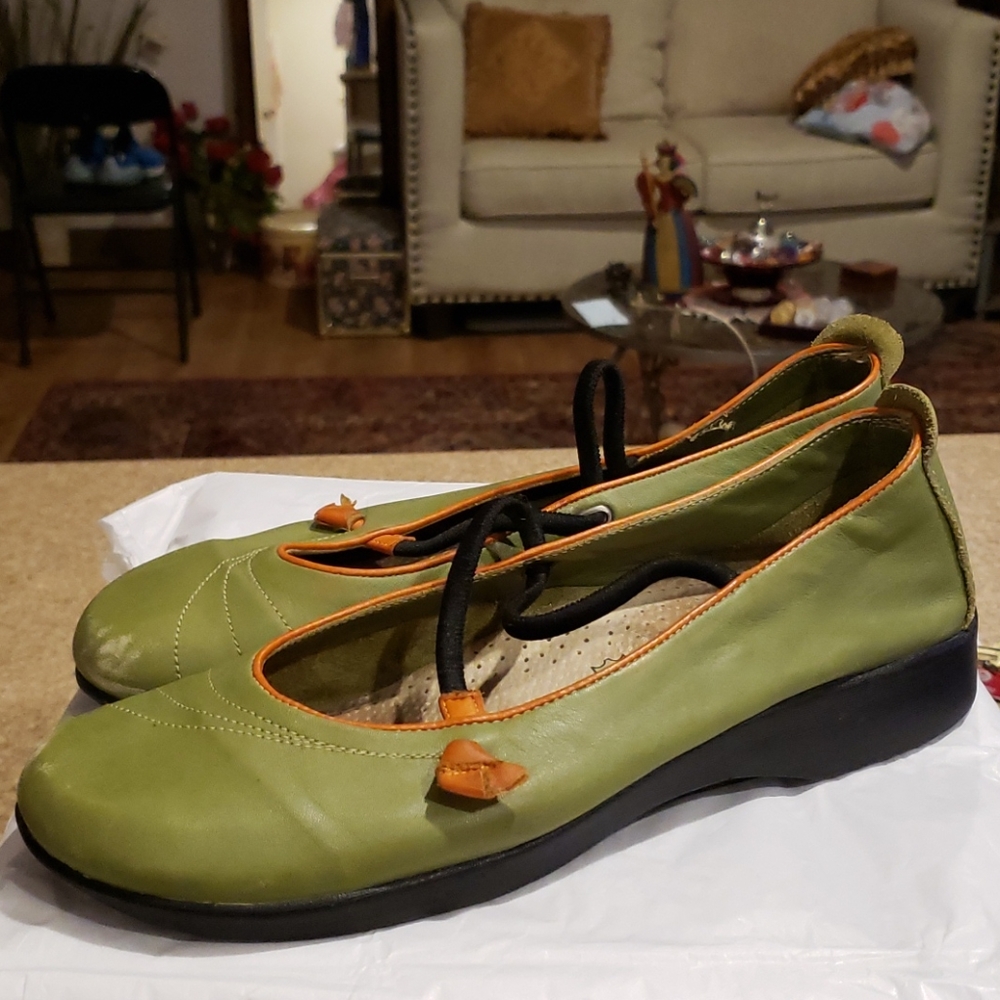 ARCOPEDICO GREEN MARYJANES SIZE 11